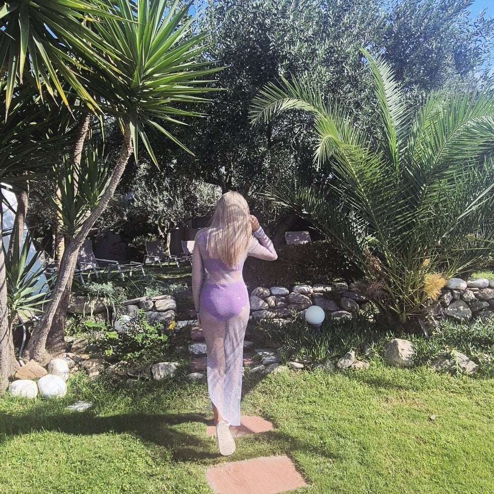 watchgirlcam.com maskedemerald livesex profile in the-garden-of-eden cams