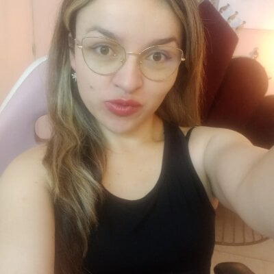 Bee_Blonde Female Newblondes Cam Sex