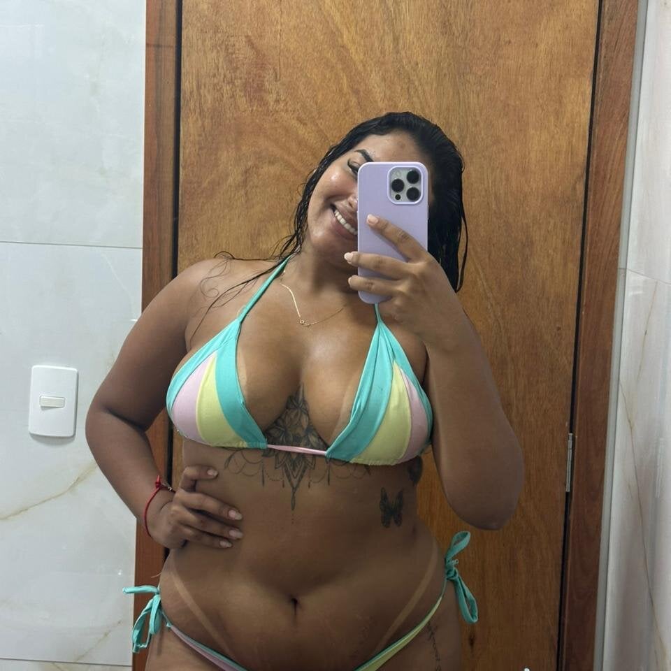 livesex.fan morena4e20 livesex profile in on-your-monitor cams