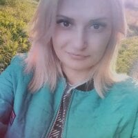 Barbie2408's Offline Chat Room