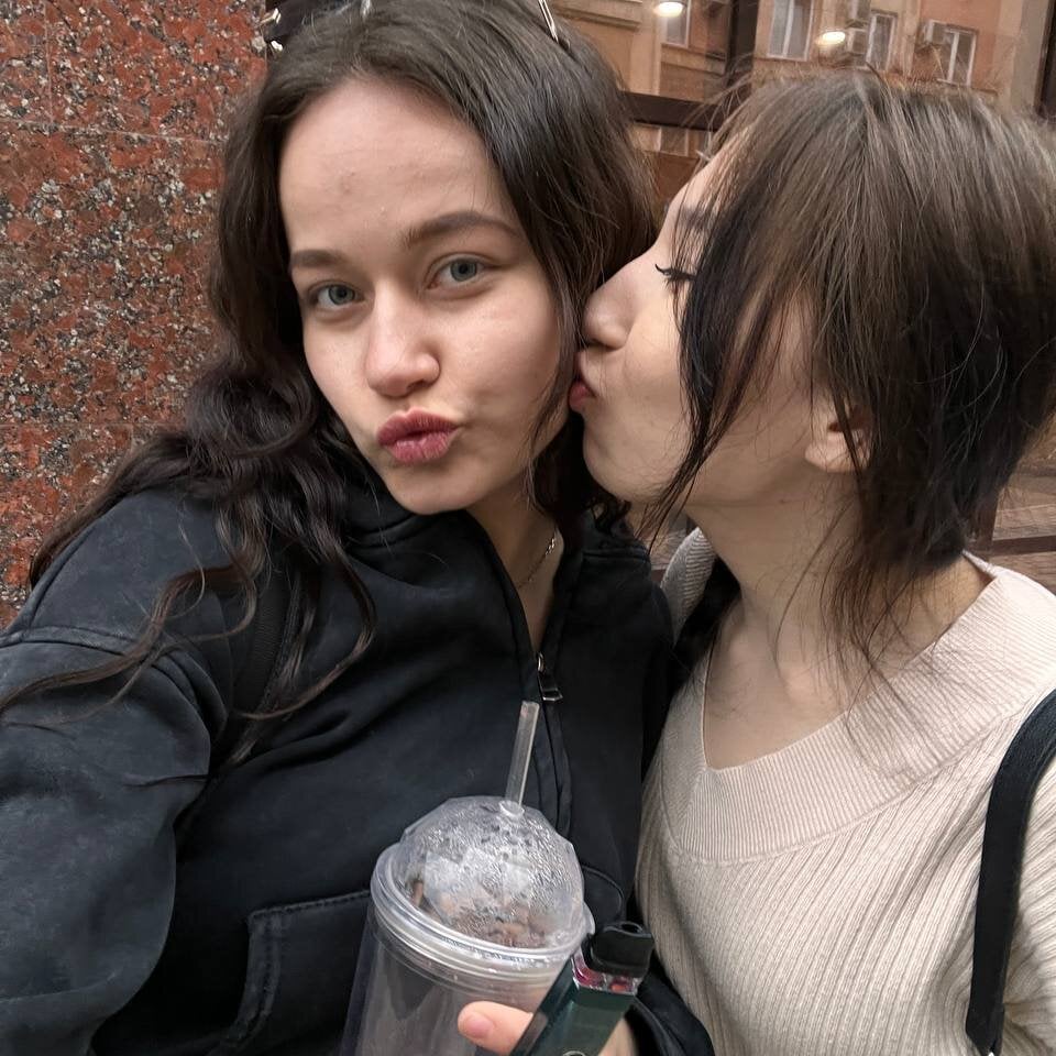 Two_cutiiees live cam model at StripChat