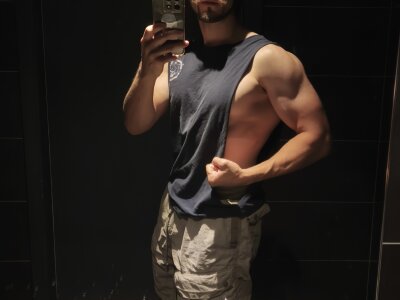 InspiredOuting Live Cam on StripChat