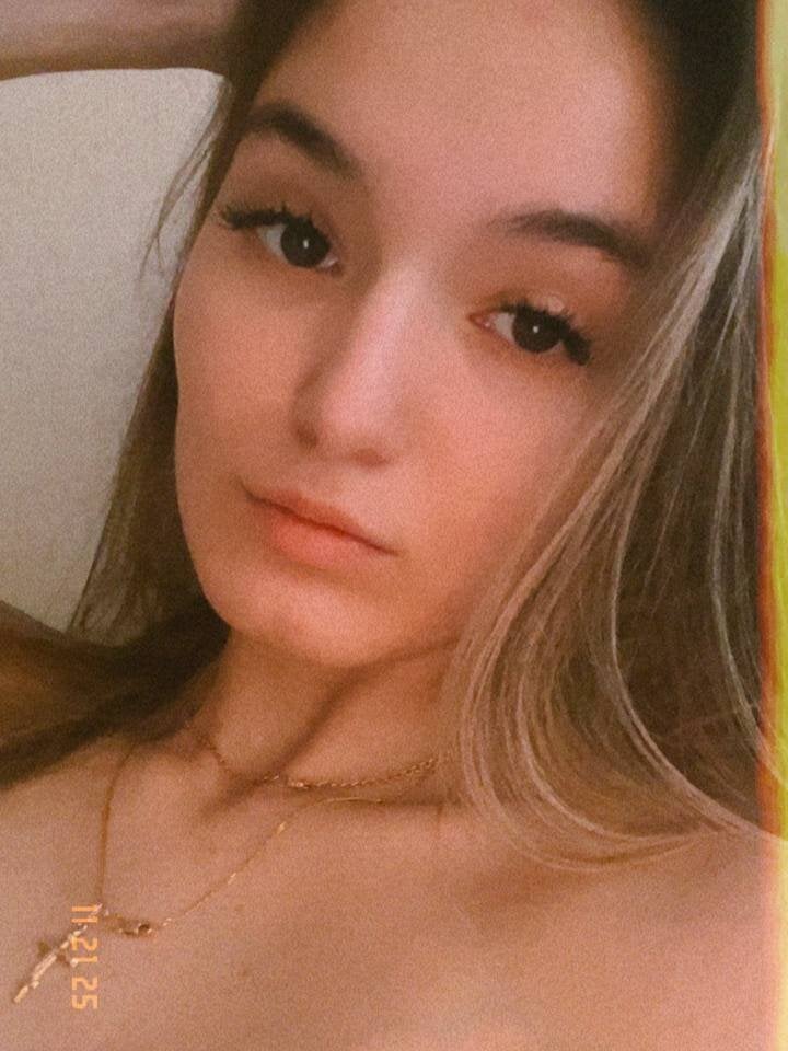 sexlivecamsites.com dolliederwin livesex profile in lesbian cams