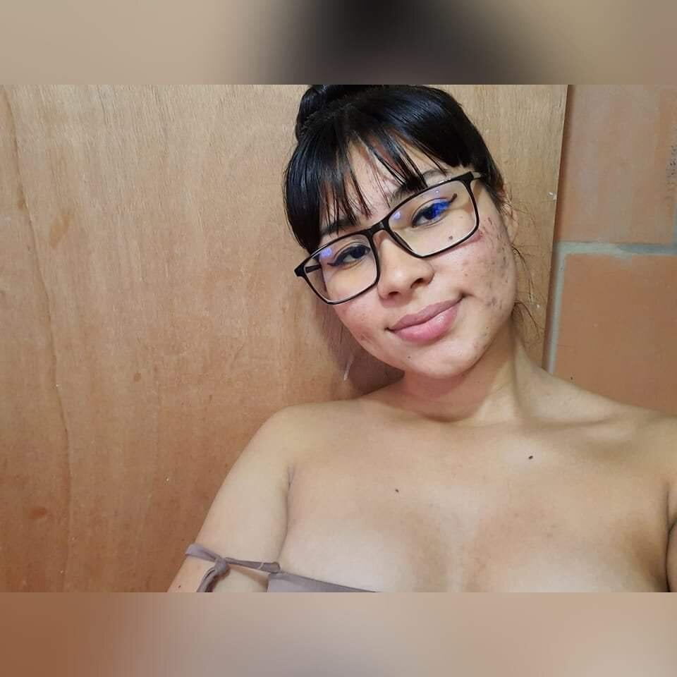 Watch sarapuerto live on cam at StripChat