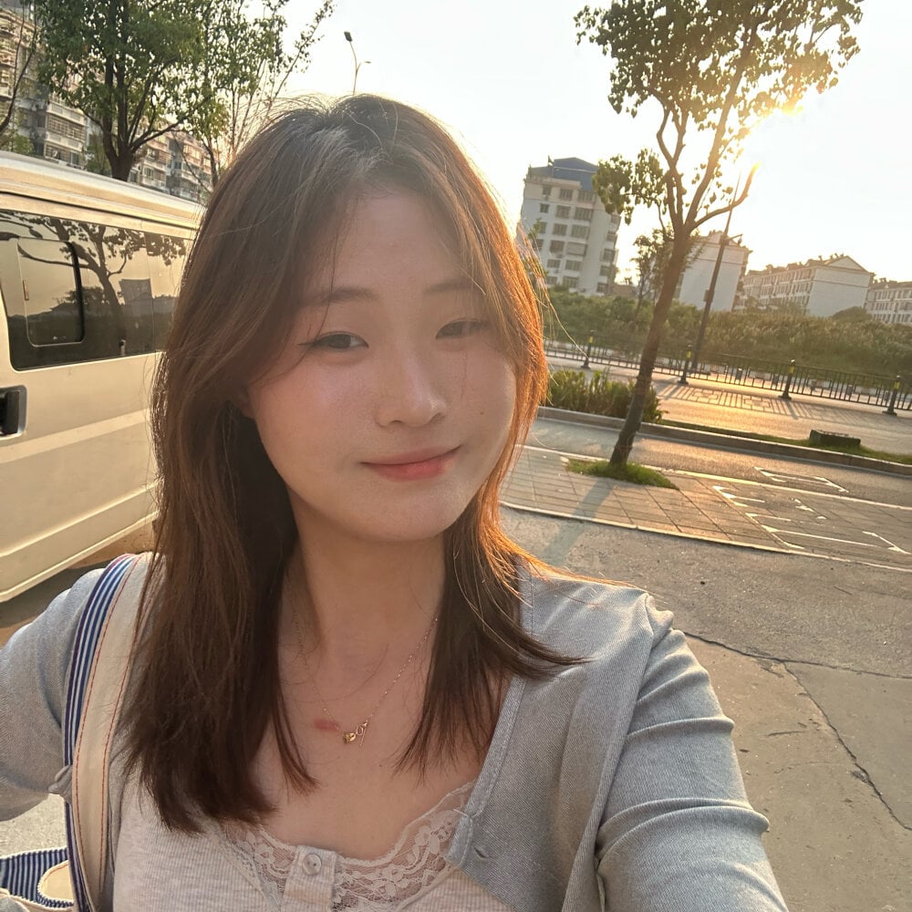 CoCo-s live cam model at StripChat