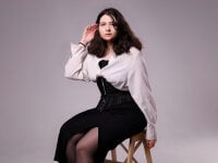 IrisQuincy Adlı Modelin Çevrimdışı Sohbet Odası