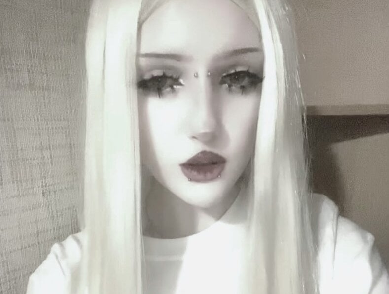 pornos.live kris_tinika livesex profile in e cams