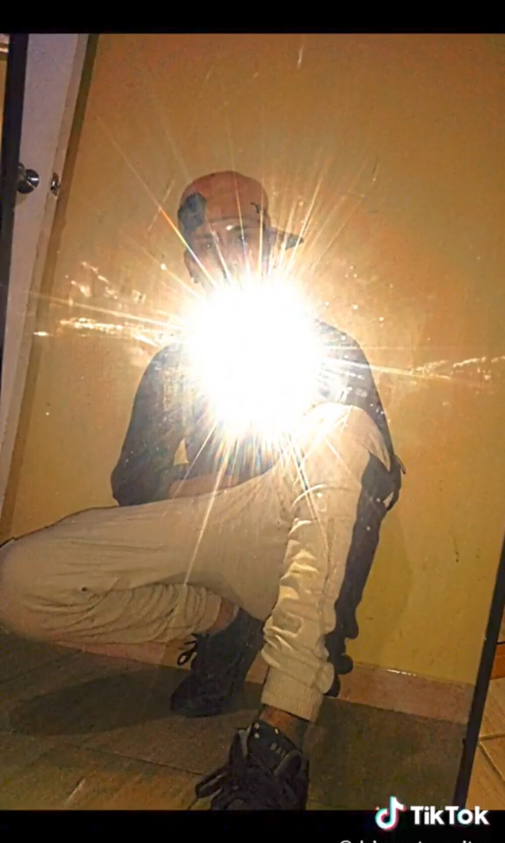 El_CHEGO: συνομιλία ΧΧΧ εκτός σύνδεσης