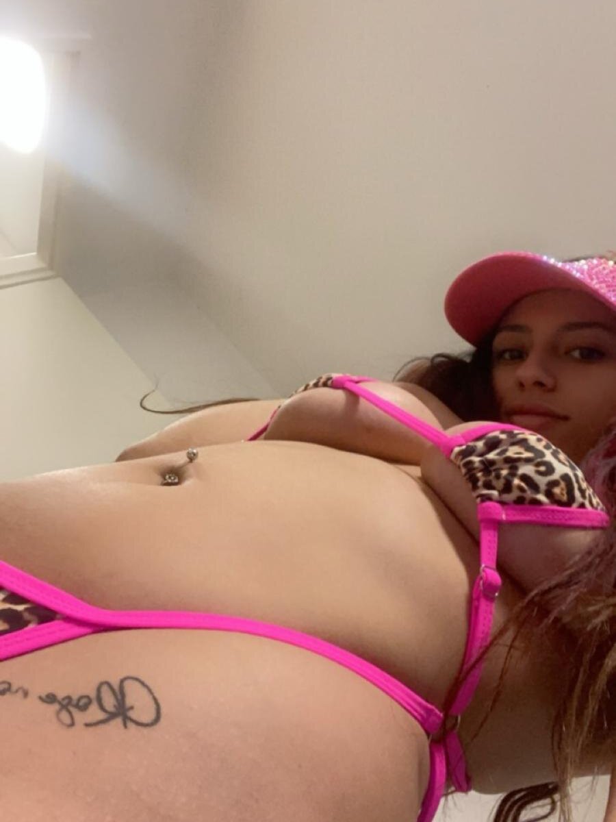 Watch Lunaaaa888 live on cam at StripChat