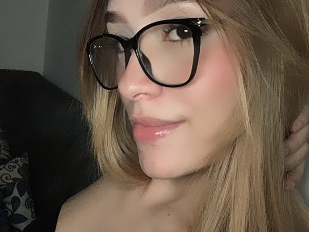 rudecam.live valery_j livesex profile in angel-from-heaven-or-a-naughty-little-devil cams