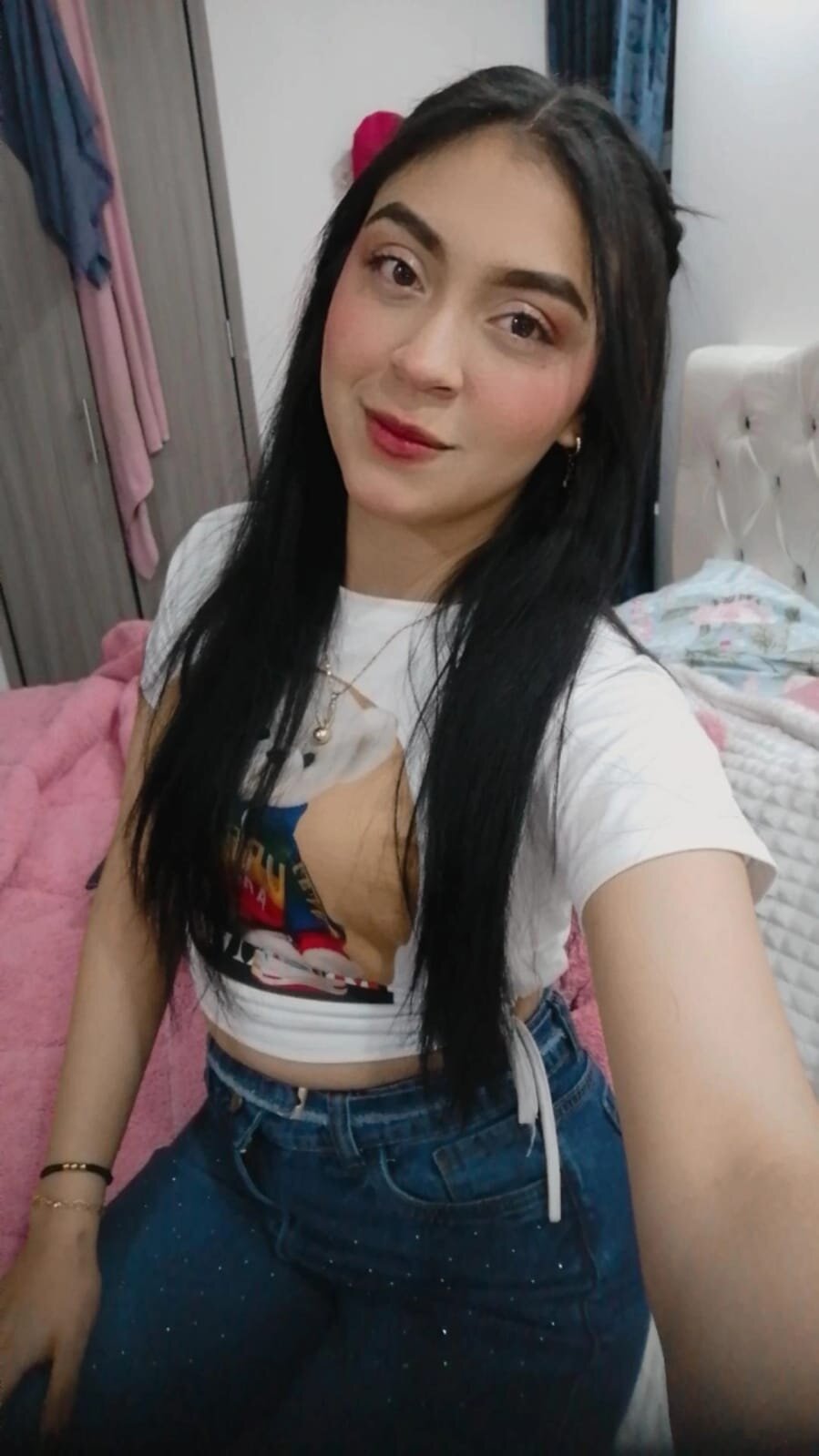 emy_brunette