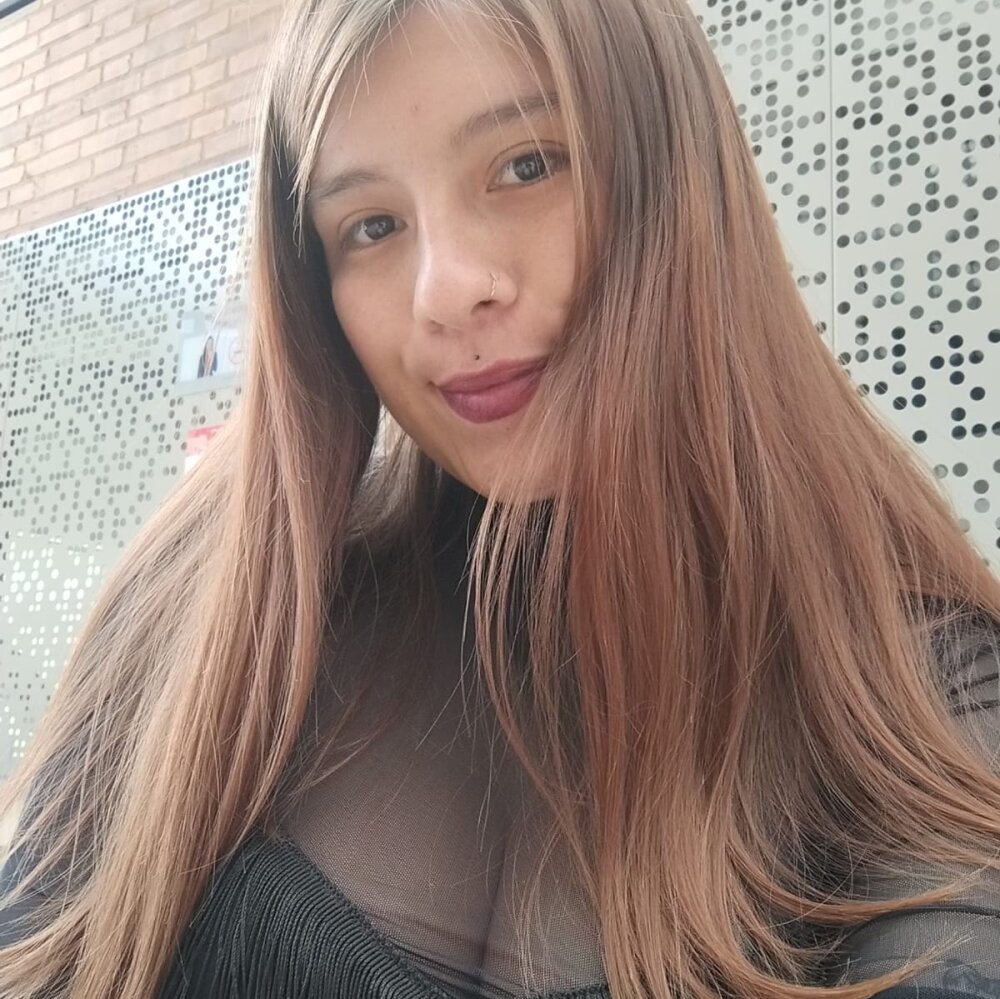 cloe_as_'s Offline Chat Room