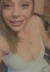 LivHoney025's Offline Chat Room