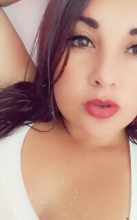 cindy_bigtits1's Offline Chat Room