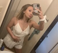 DestinyLaree's Offline Chat Room