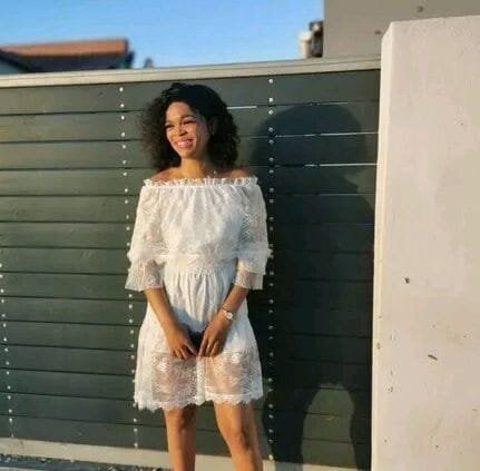 stripchat slimbutterflyx webcam profile pic via cam-performer.com