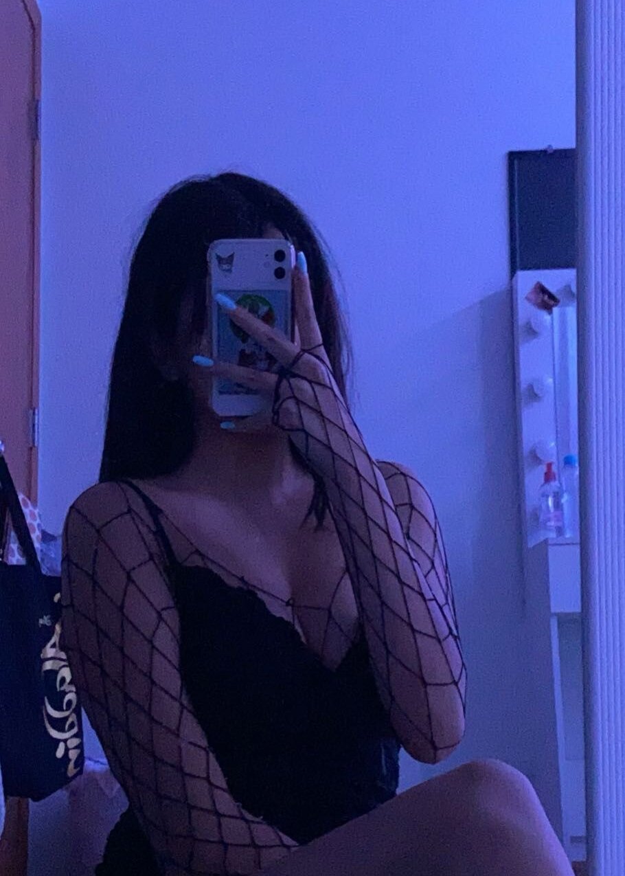 newporncams.com sinfuldream livesex profile in grey-hair cams