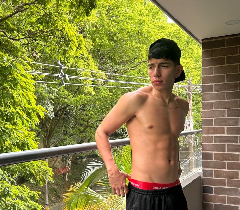 estebaanplay from stripchat