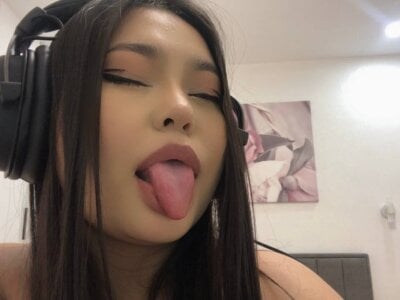 holly_lily - asian