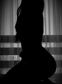 Fernanda_887's Offline Chat Room