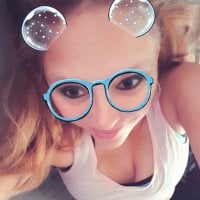 BlondeBond's Offline Chat Room