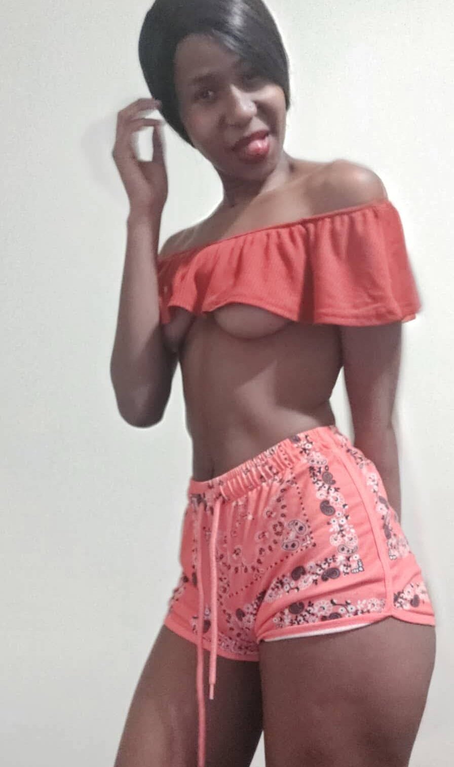 Sexy_liciouss live cam model at StripChat