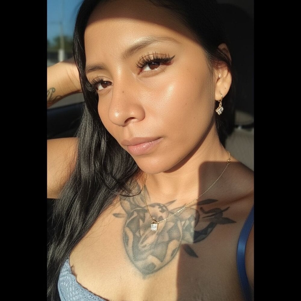 livestrip-joy.com zoe_borgues livesex profile in slim cams