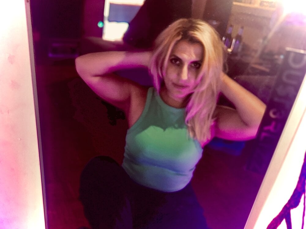 bl00dy_hell from stripchat