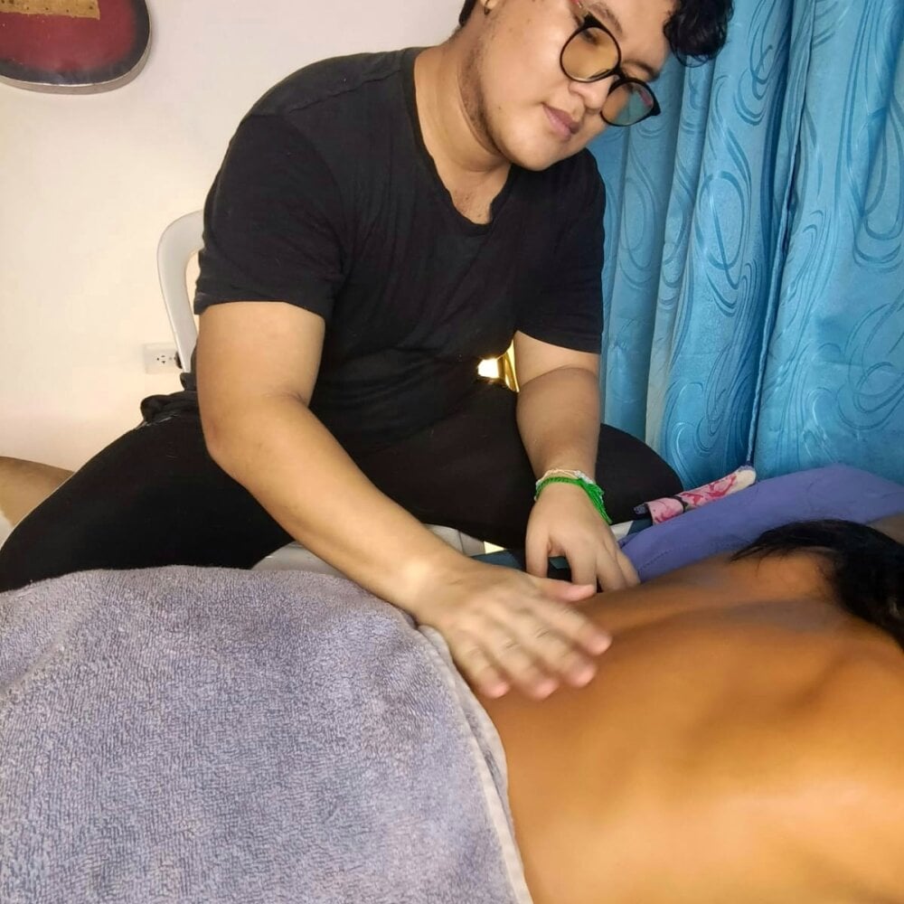charles_the_masseur from stripchat