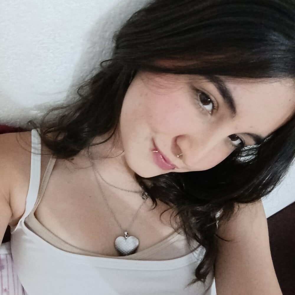 Alisse_Saenz's Offline XXX Chat