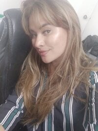romina_rose's Offline Chat Room