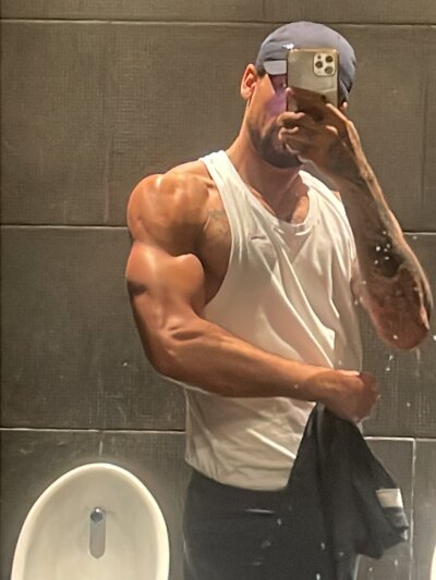 inches_by_mike from stripchat