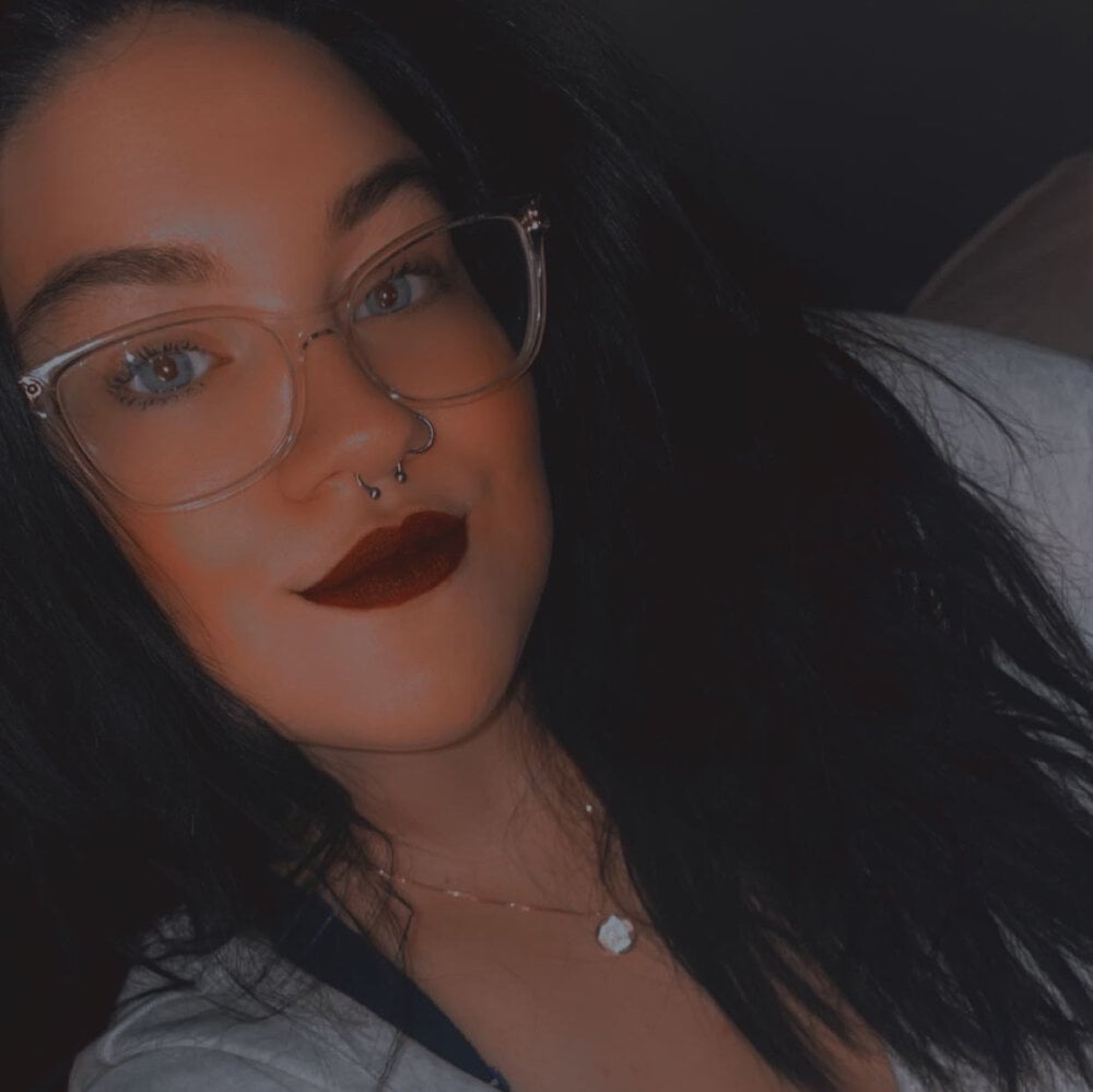 elivecams.com katiekat11 livesex profile in ellie-sweetheart cams