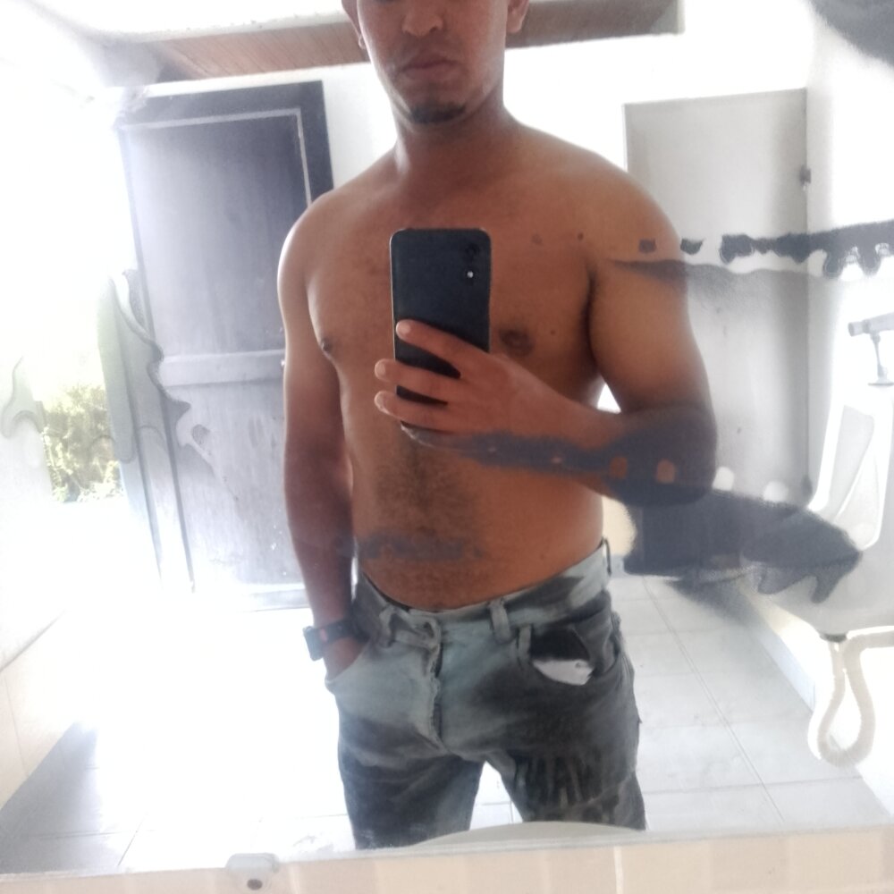 MulatoSexy04's Offline XXX Chat