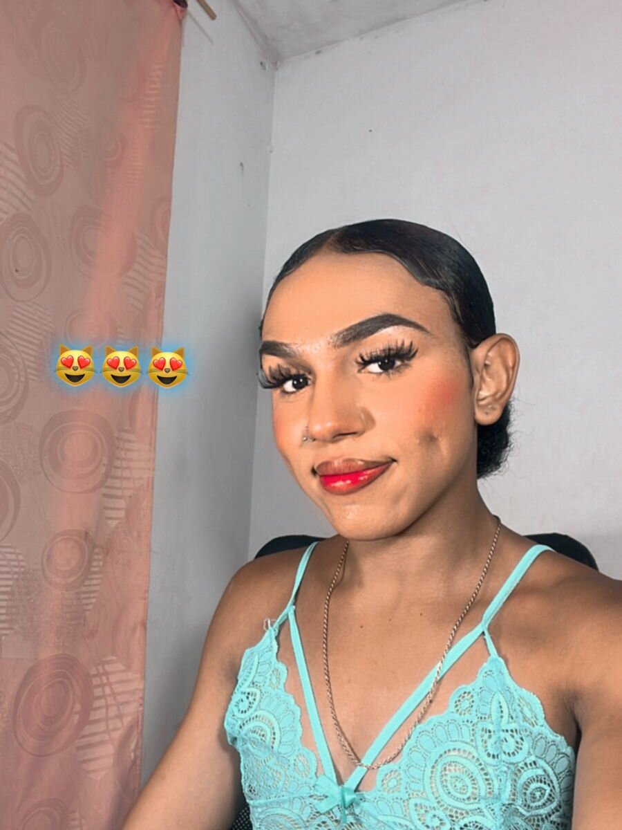 Aisha69x's Offline Chat Room