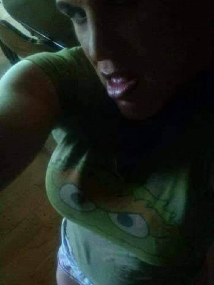 alyssacrossdresser6969 from stripchat