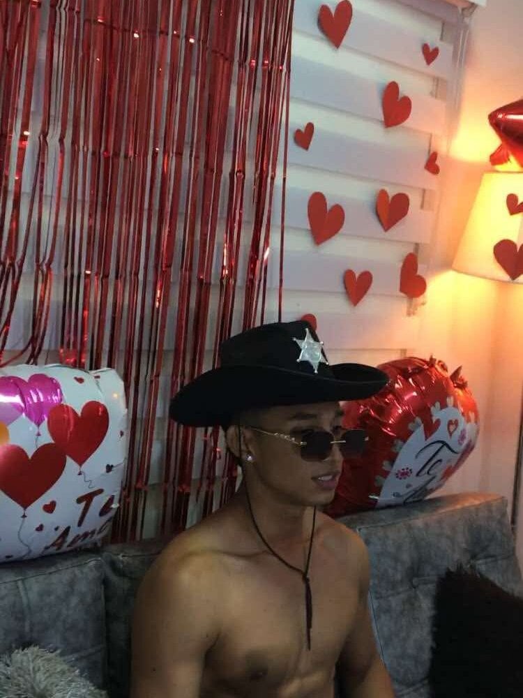 Sophi_joshxxx's Offline XXX Chat