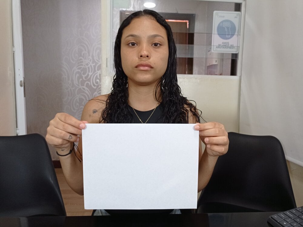 lara_hall's Offline XXX Chat
