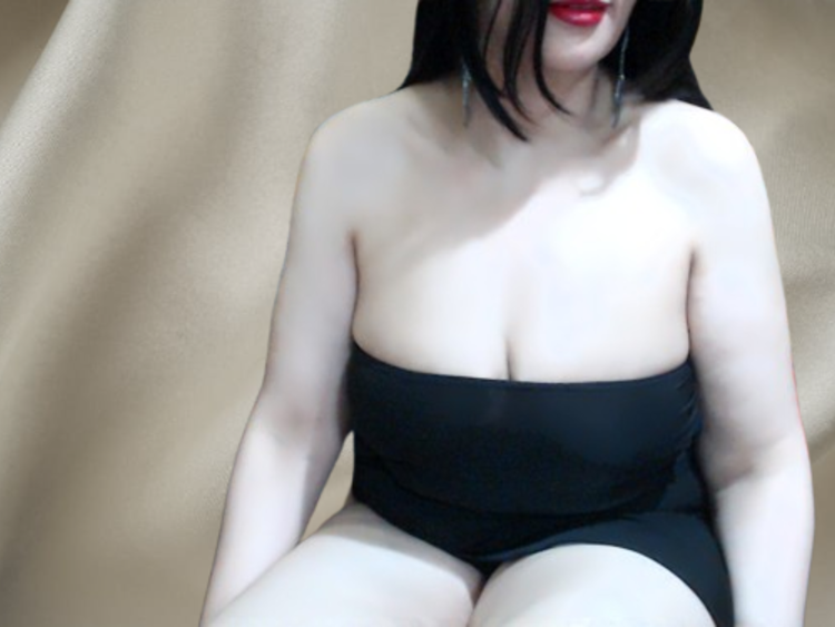 queen_sarah from stripchat