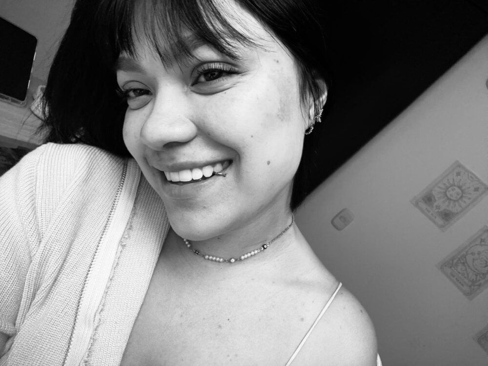 pornos.live nikkiflame livesex profile in thin cams