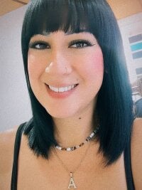 Anabelle_1805's Offline Chat Room
