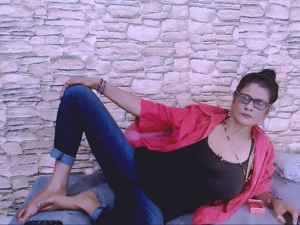 Live sex webcam photo for IndianAllure #290908499