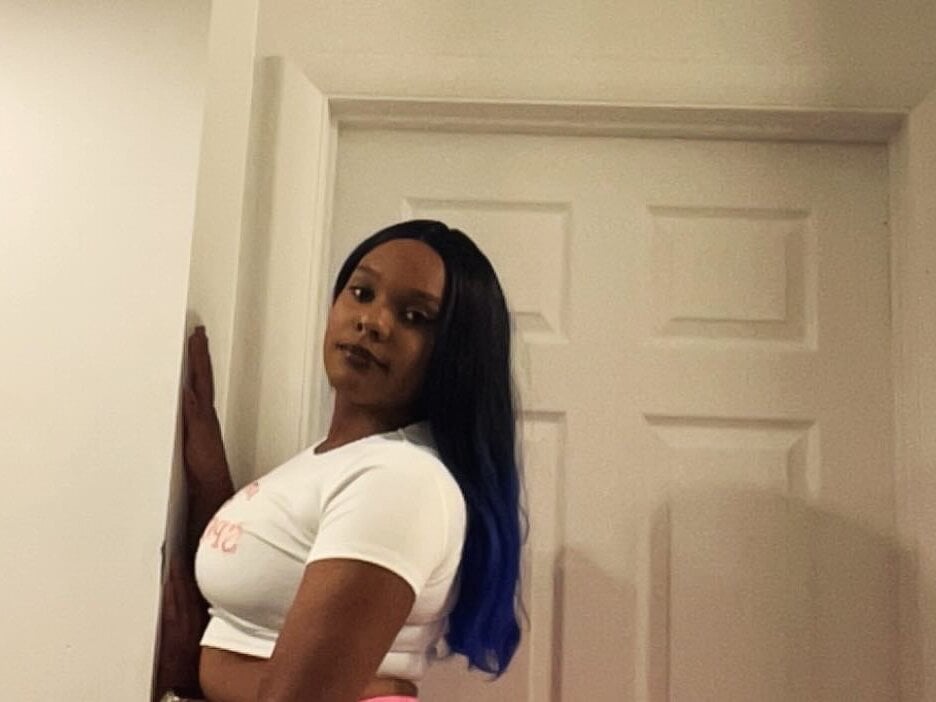 Live sex webcam photo for triplethreat333 #290077660