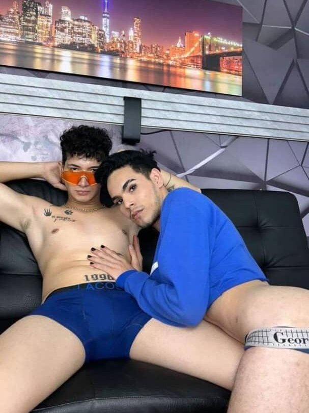 Candy_Boys0 live cam model at StripChat