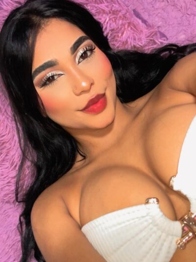 Katie-boss 🤖 live webcam