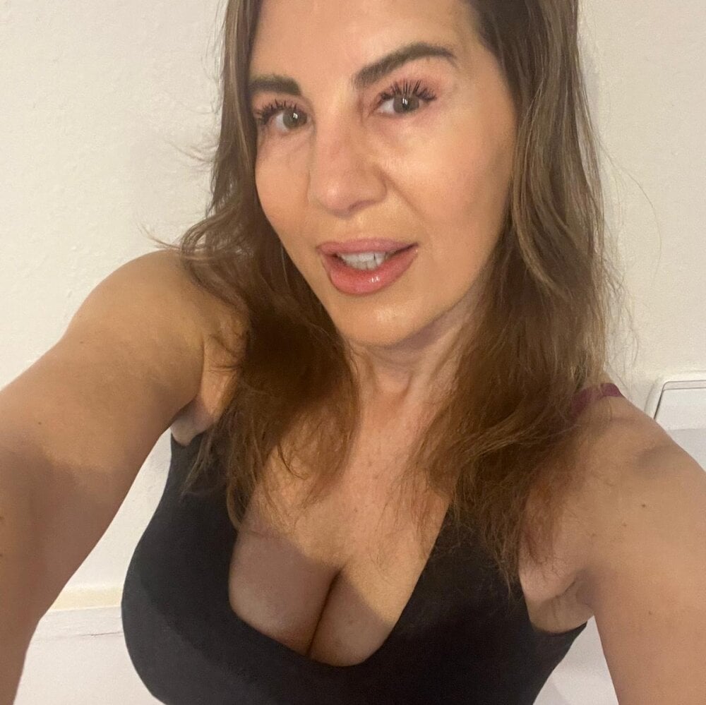 Онлайн чат XXX NaughtyMilla