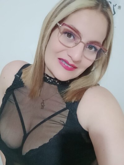 Vikmyhot - Stripchat Girl 