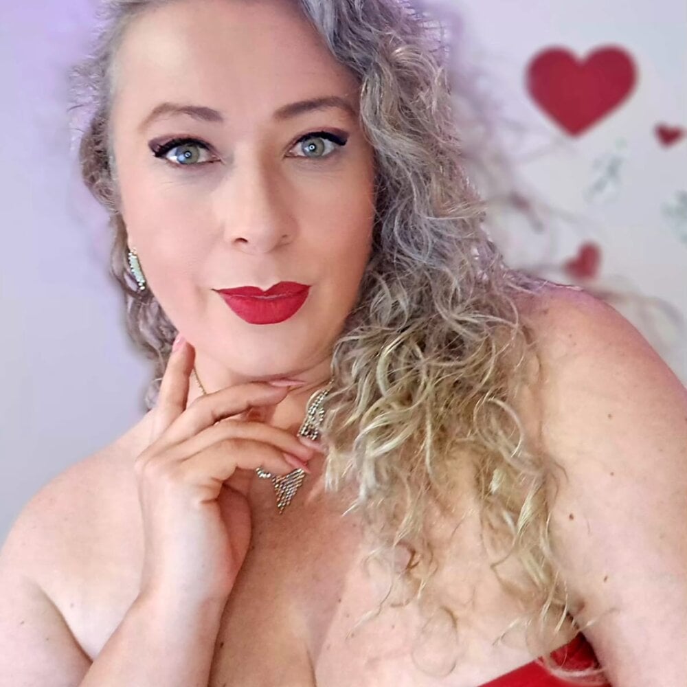 ClassyDante_Sofiacurvy profile