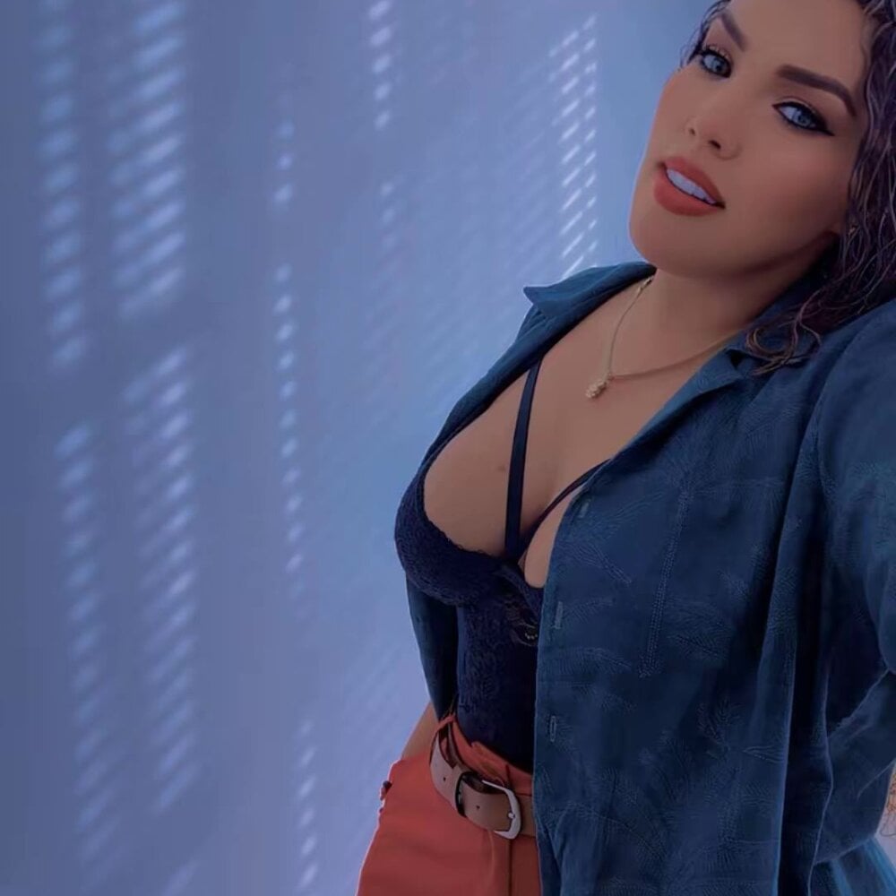 stripchat isis17_ef webcam profile pic via badgirlwebcam.com