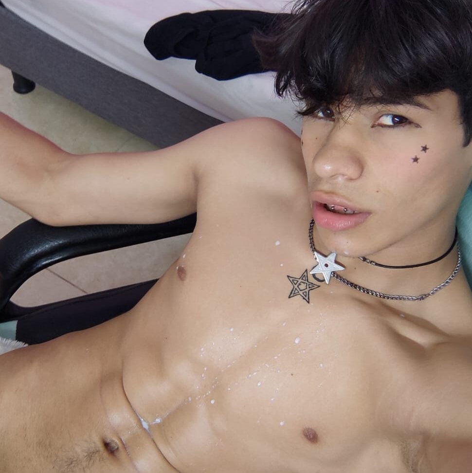 Watch  Liam_wolf19 live on cam at StripChat